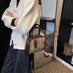 Túi Xách Kẻ Sọc Retro Thu Đông Hoạ Tiết Caro Kèm Charm Gấu