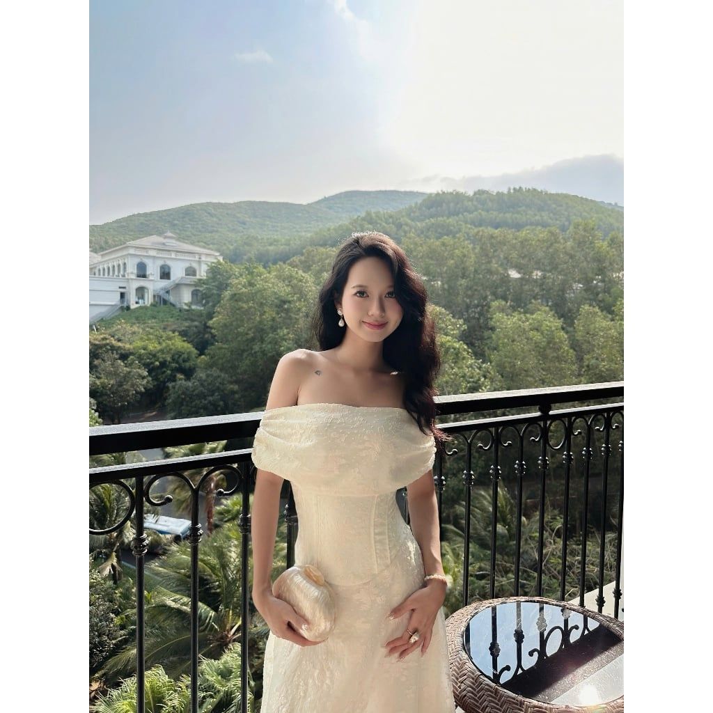 Đầm Nữ Trễ Vai Dáng Dài Họa Tiết Nổi Nữ Tính Dịu Dàng - DANNA DRESS - GOÛT DE JUN