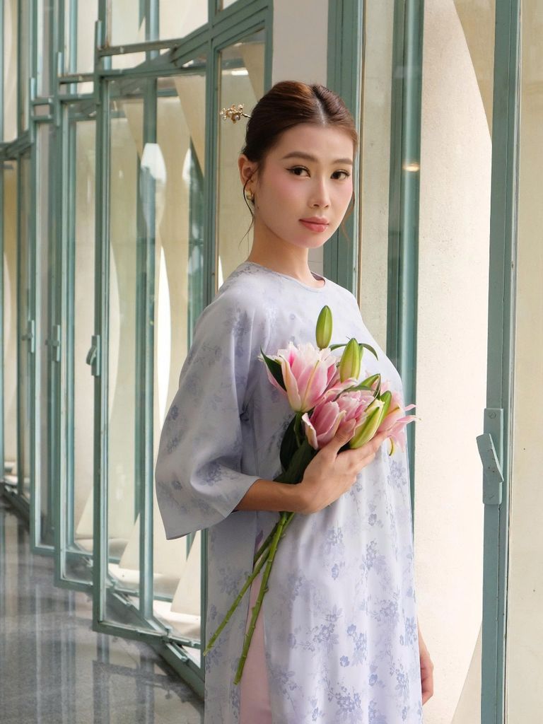 Áo Dài Nữ Mẫn Yên Vải Lụa Hoa Tay Lở Cổ Tròn Diện Tết Du Xuân (Không Kèm Quần)  GOÛT DE JUN