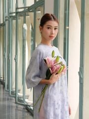 Áo Dài Nữ Mẫn Yên Vải Lụa Hoa Tay Lở Cổ Tròn Diện Tết Du Xuân (Không Kèm Quần)  GOÛT DE JUN