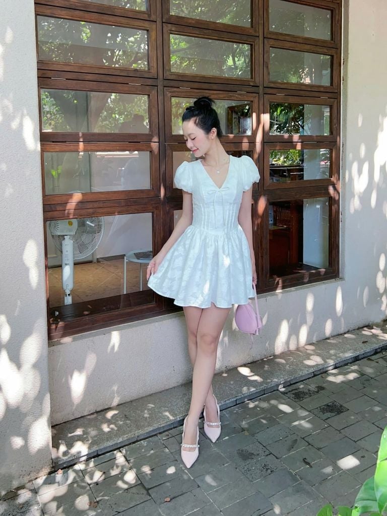 Đầm Nữ Tay Phồng Chiết Eo Tôn Dáng Form Xòe Hoa 3D Dễ Thương - MISI DRESS - GOÛT DE JUN