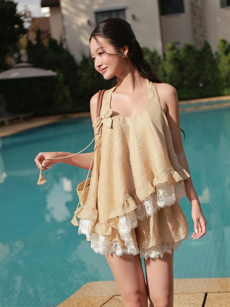 (Bán Lẻ) Set Nữ Đi Biển Mùa Hè RIBBIE Áo Phối Ren Hở Lưng Và Quần Ngắn Dễ Thương GOÛT DE JUN