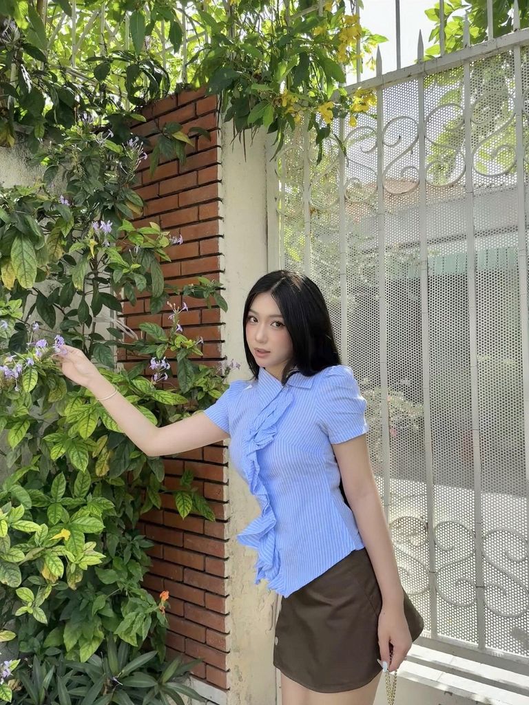 Áo Nữ MERVE Cổ Xéo Tay Phồng Phối Bèo Lạ Mắt GOUT DE JUN