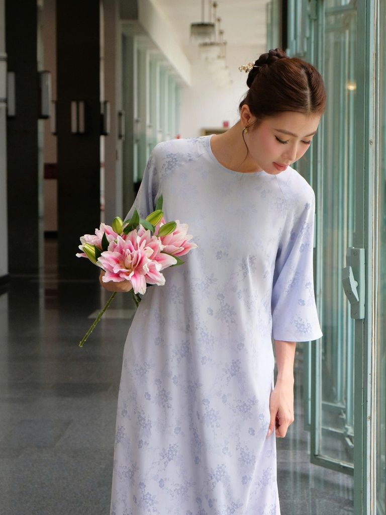 Áo Dài Nữ Mẫn Yên Vải Lụa Hoa Tay Lở Cổ Tròn Diện Tết Du Xuân (Không Kèm Quần)  GOÛT DE JUN