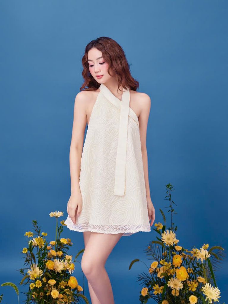 Đầm Ren Ngắn Cổ Yếm Hở Lưng Quyến Rũ (có quần bảo hộ) - JASRO DRESS - GOÛT DE JUN