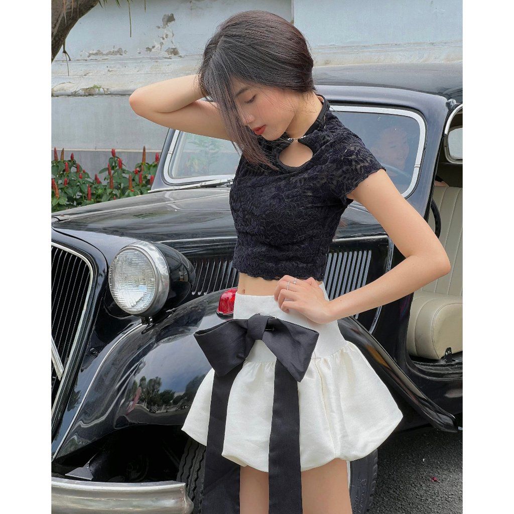 Áo Croptop Tay Ngắn Thiết Kế Ren Hoa Hot Trend - TYRA TOP - GOÛT DE JUN