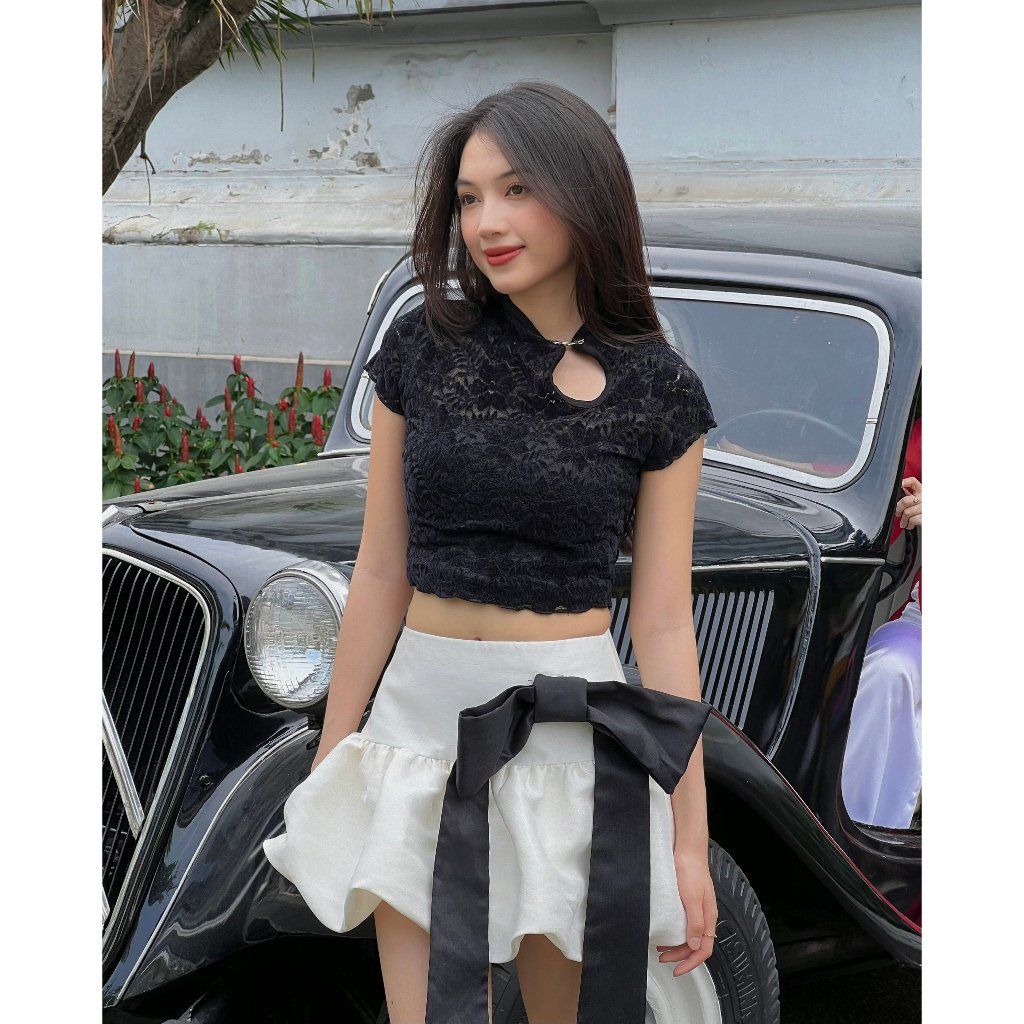 Áo Croptop Tay Ngắn Thiết Kế Ren Hoa Hot Trend - TYRA TOP - GOÛT DE JUN
