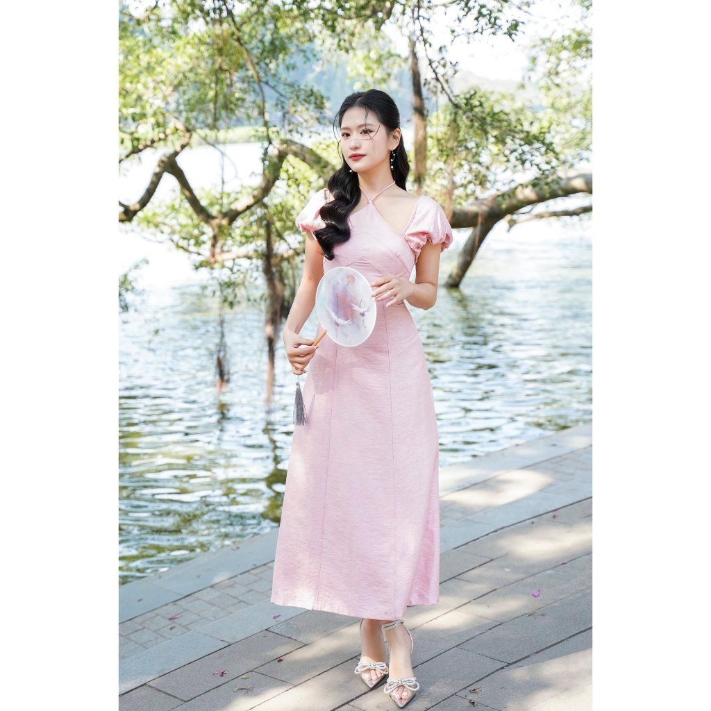 Đầm Nữ Dài Cổ Yếm Tay Phồng Phong Cách Thanh Lịch Cho Nữ - SUEDE DRESS - GOÛT DE JUN