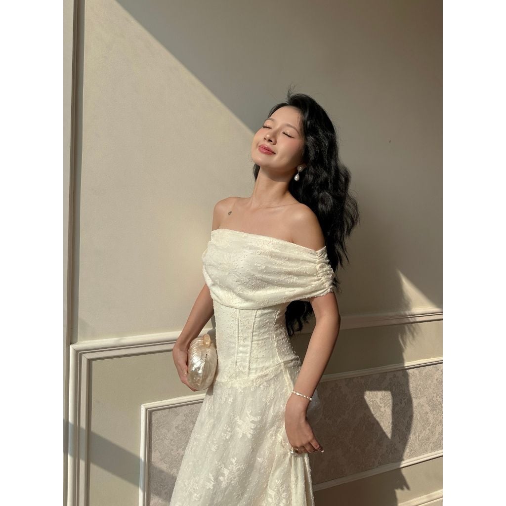 Đầm Nữ Trễ Vai Dáng Dài Họa Tiết Nổi Nữ Tính Dịu Dàng - DANNA DRESS - GOÛT DE JUN