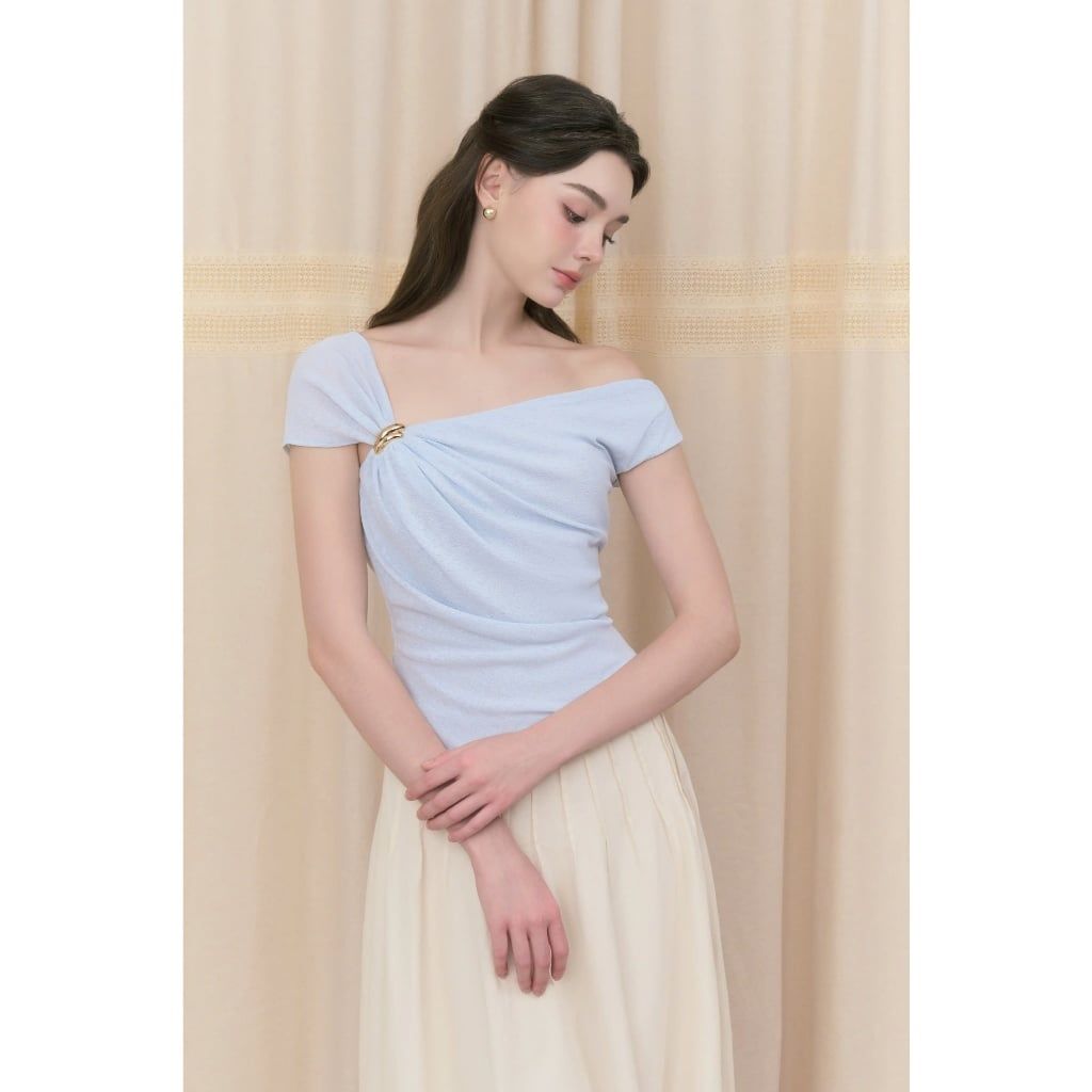 Áo Nữ KEYIN TOP Lệch Vai Phối Charm Vàng Cổ Điển GOUT DE JUN