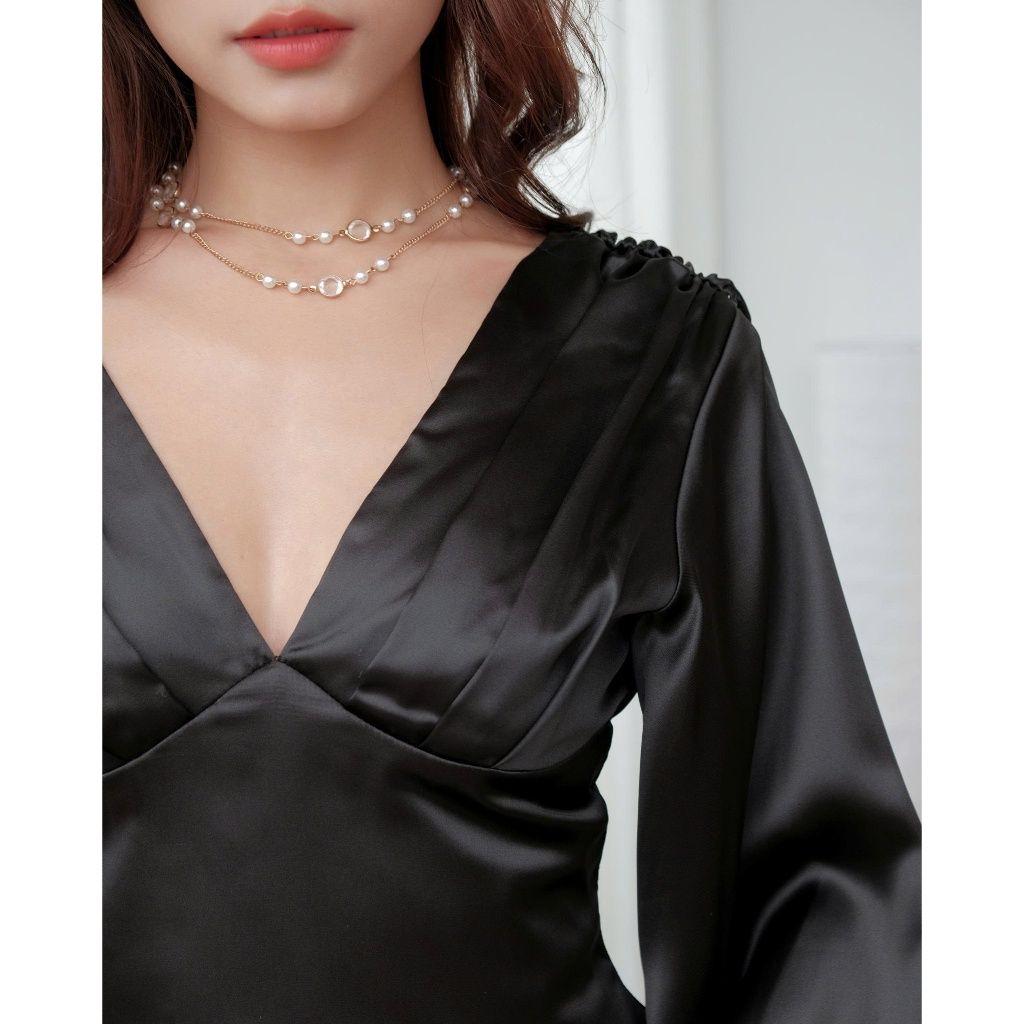 Áo Lụa Nữ Cổ V Xếp Li Vai Tay Dài - AMOURS TOP - GOÛT DE JUN