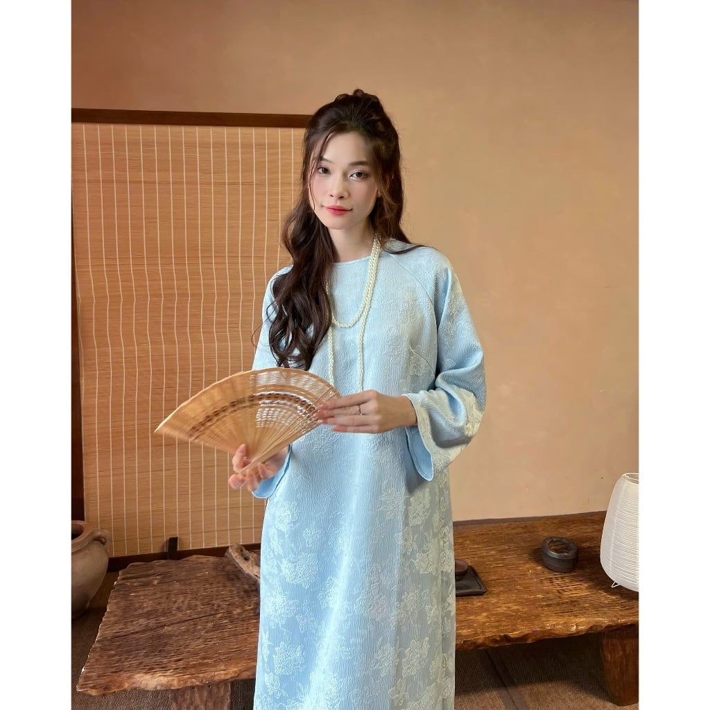 Áo Dài Nữ Truyền Thống Freesize Vân Hoa Nổi (không kèm quần) - KHÁNH YÊN - GOÛT DE JUN