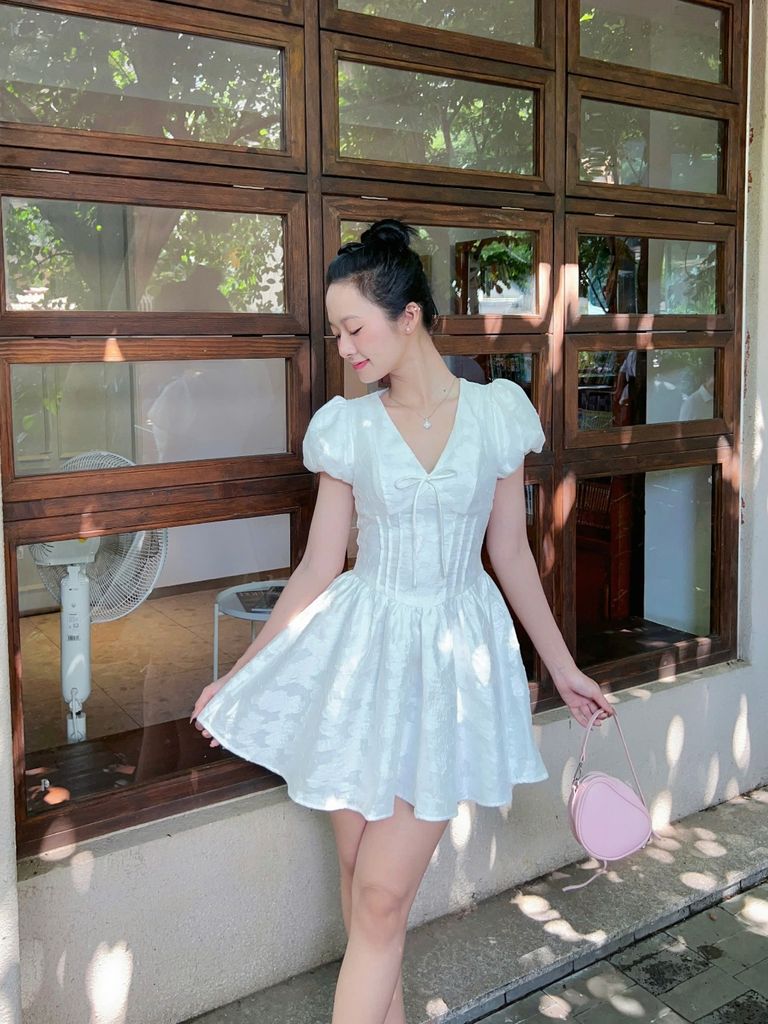 Đầm Nữ Tay Phồng Chiết Eo Tôn Dáng Form Xòe Hoa 3D Dễ Thương - MISI DRESS - GOÛT DE JUN