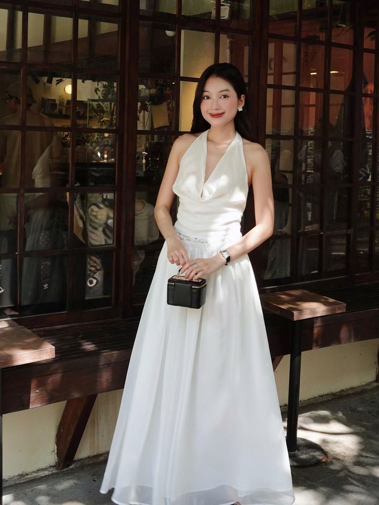 (Bán Lẻ) Set Nữ Mùa Hè POLKA Áo Cổ Đổ Dáng Yếm Hở Lưng Phối Chân Váy Xòe Dài GOÛT DE JUN