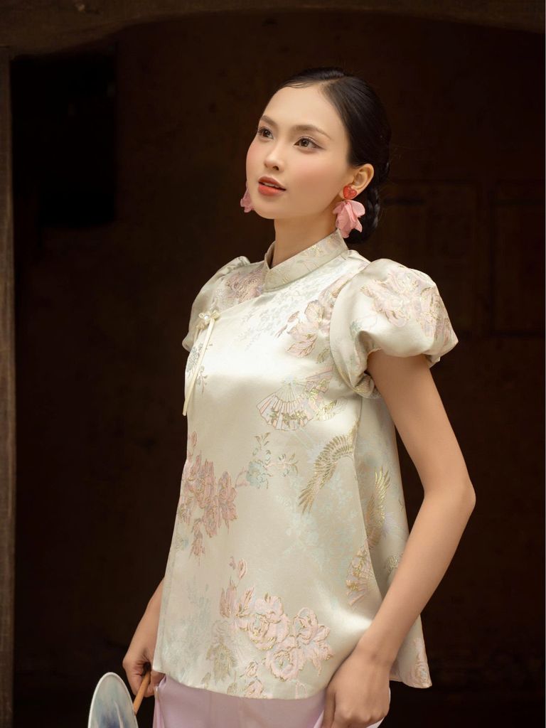 Áo Nữ SƯƠNG HOA Cổ Tàu Truyền Thống Tay Ngắn Bồng Đính Nơ Vải Gấm GOUT DE JUN