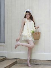 (Bán Lẻ) Set Nữ Đi Biển Mùa Hè RIBBIE Áo Phối Ren Hở Lưng Và Quần Ngắn Dễ Thương GOÛT DE JUN