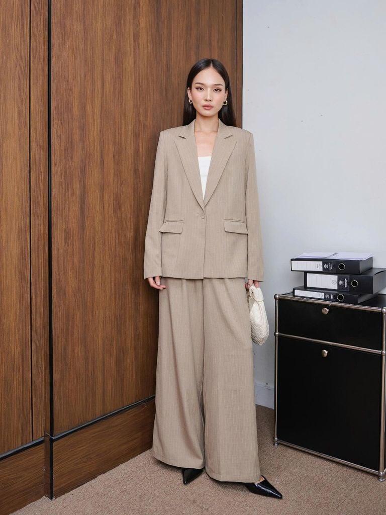Áo Blazer Nữ JORRIC Phối Túi Dáng Dài Sang Trọng GOÛT DE JUN