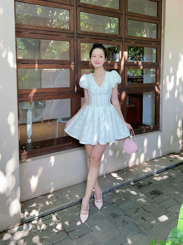 Đầm Nữ Tay Phồng Chiết Eo Tôn Dáng Form Xòe Hoa 3D Dễ Thương - MISI DRESS - GOÛT DE JUN