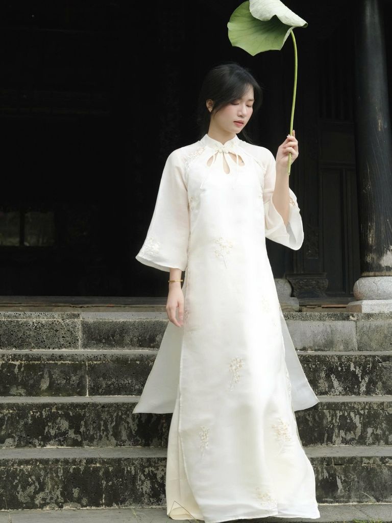 (Bán Lẻ) Set Áo Dài Nữ CÁT TƯỜNG Dáng Suông Vải Voan Thêu Hoa Cổ Cao Tay Lỡ Và Quần Lụa Dài Ống Rộng GOÛT DE JUN