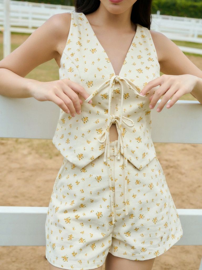 (BÁN LẺ) Set Áo Nữ Stonie Hoa Nhí Phối Nơ Và Quần Shorts Lưng Cao Tôn Dáng  GOÛT DE JUN