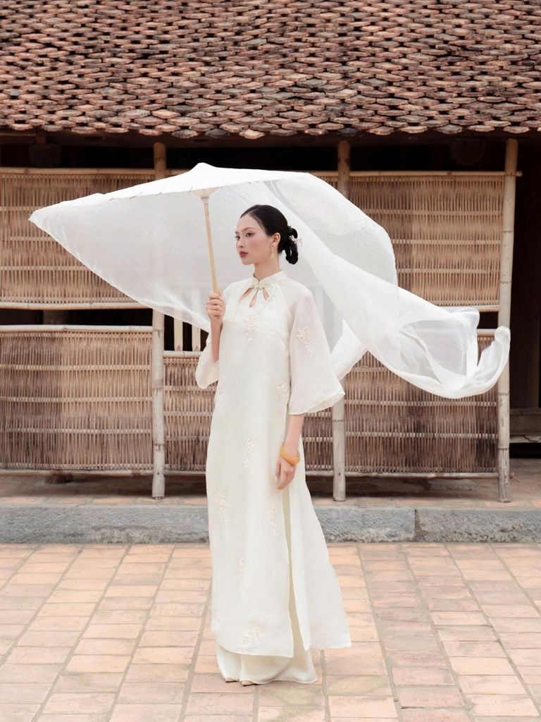 (Bán Lẻ) Set Áo Dài Nữ CÁT TƯỜNG Dáng Suông Vải Voan Thêu Hoa Cổ Cao Tay Lỡ Và Quần Lụa Dài Ống Rộng GOÛT DE JUN
