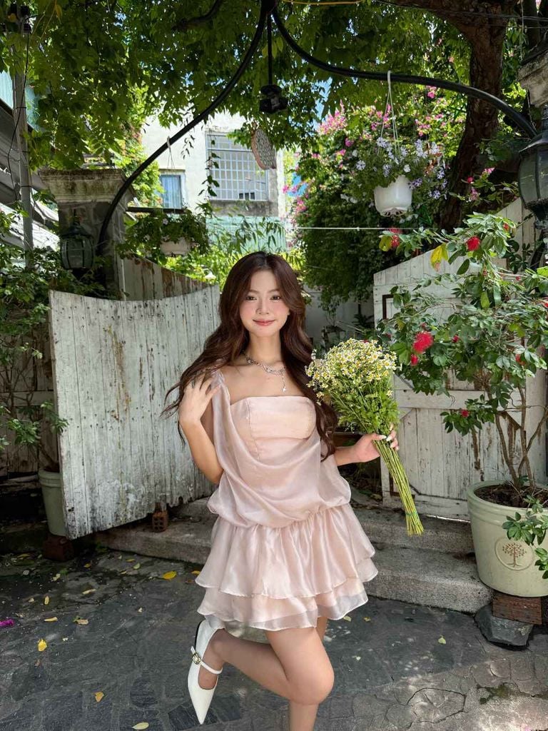 Đầm Nữ Beltin Cúp Ngực Lệch Vai Hai Tâng Dáng Ngắn Nữ Tính GOÛT DE JUN