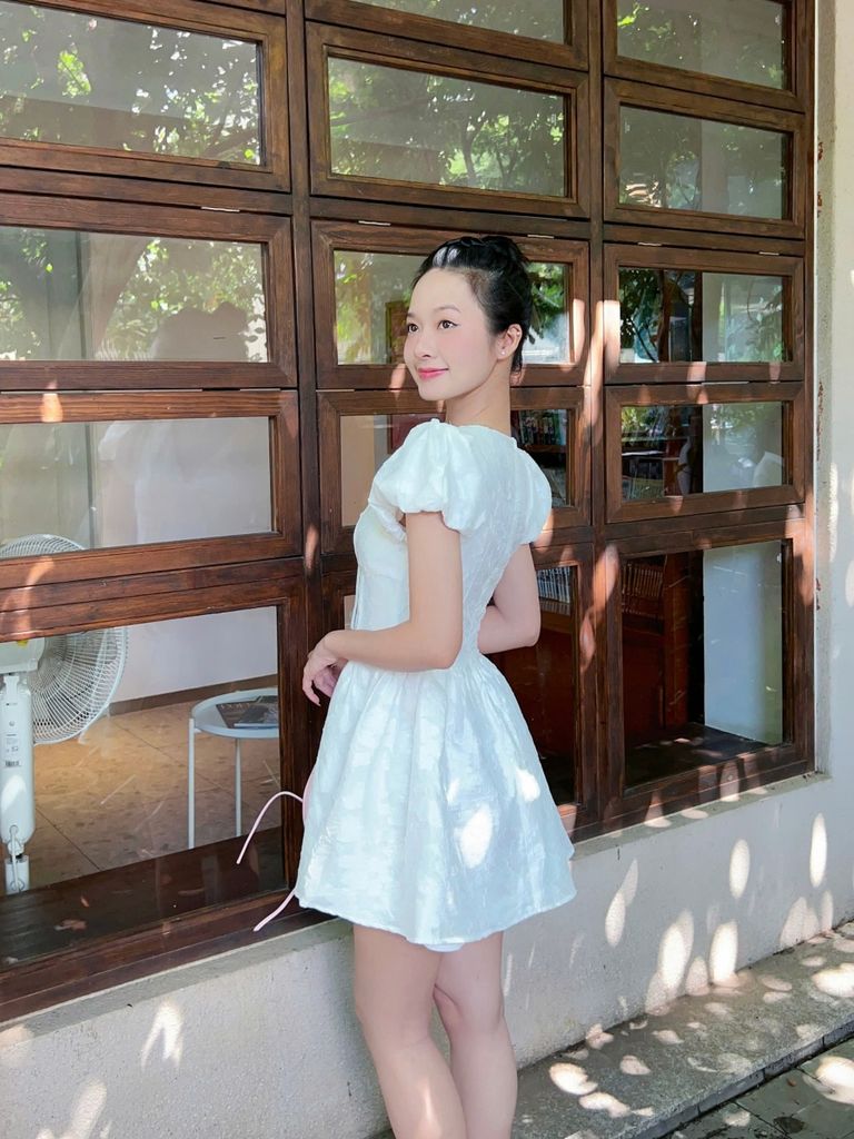 Đầm Nữ Tay Phồng Chiết Eo Tôn Dáng Form Xòe Hoa 3D Dễ Thương - MISI DRESS - GOÛT DE JUN