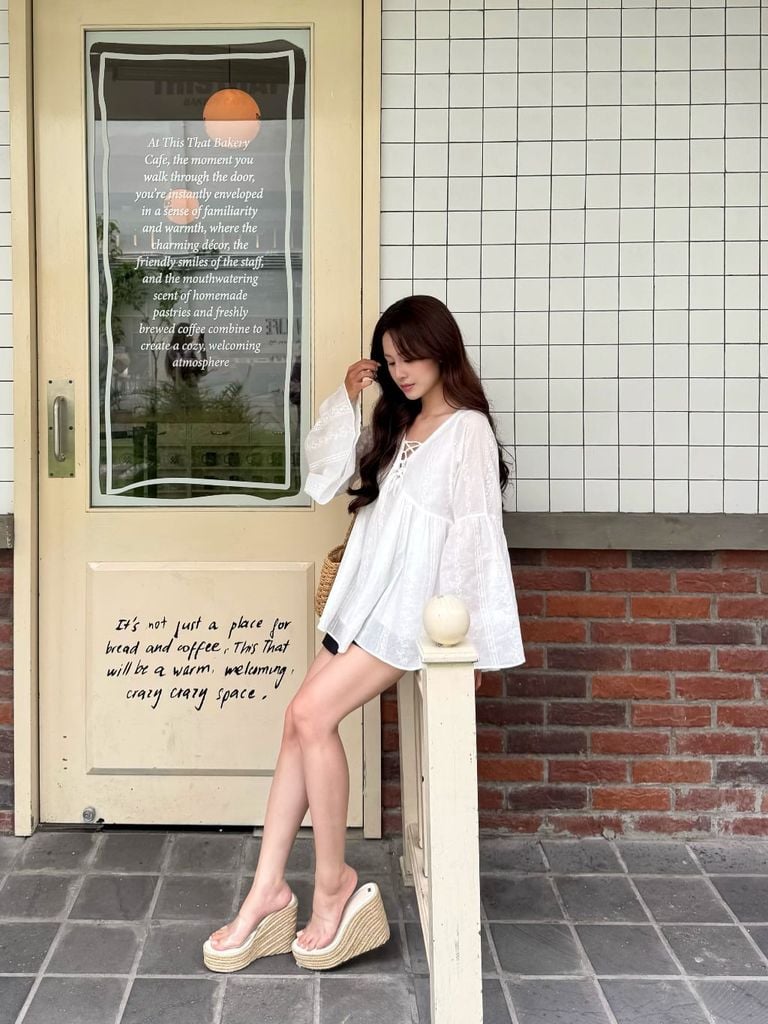 Áo Kiểu Nữ Doja Tay Xòe Cổ Chữ V GOÛT DE JUN