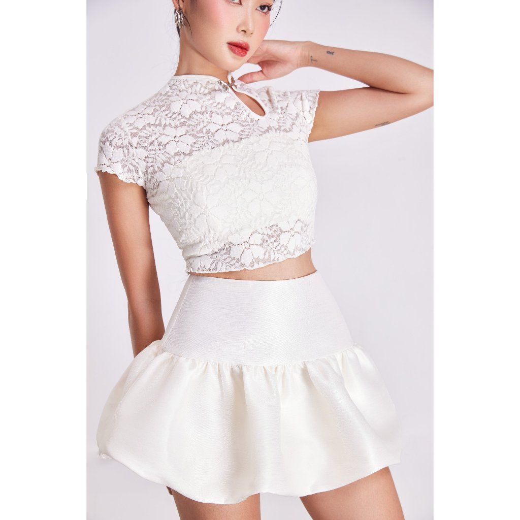 Áo Croptop Tay Ngắn Thiết Kế Ren Hoa Hot Trend - TYRA TOP - GOÛT DE JUN