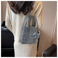 Túi xách nữ đeo chéo Thổ Cẩm kèm charm hoạ tiết kẻ sọc | GOÛT DE JUN