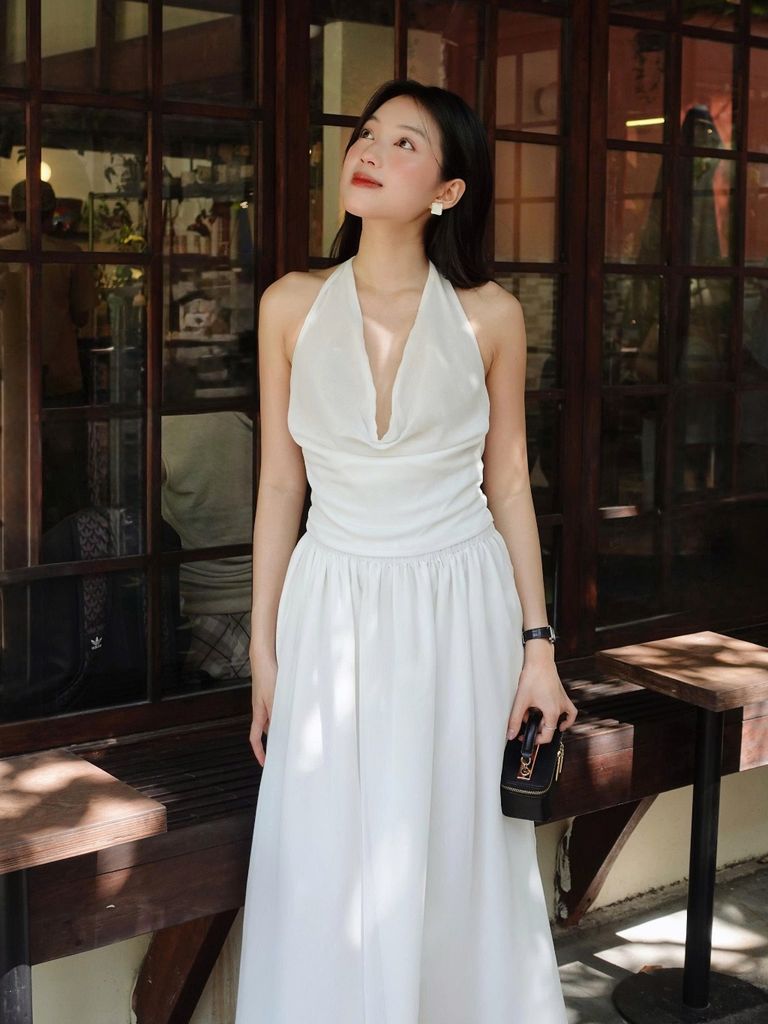 (Bán Lẻ) Set Nữ Mùa Hè POLKA Áo Cổ Đổ Dáng Yếm Hở Lưng Phối Chân Váy Xòe Dài GOÛT DE JUN