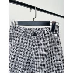Quần lửng ống rộng kẻ cạp khoá lưng cao, Quần kẻ nữ hack dáng cá tính hottrend | Sarah Shorts | Secodee