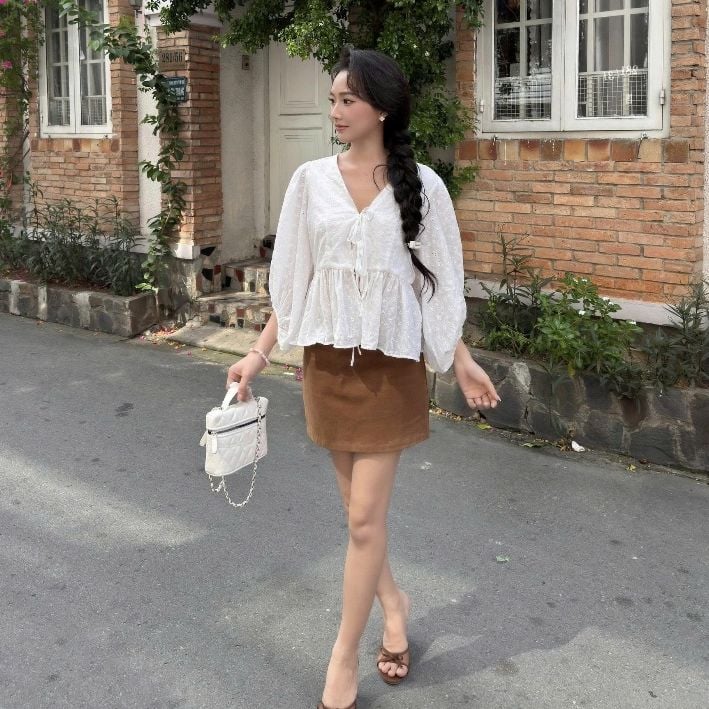 GOUT DE JUN Áo Babydoll Tay Dài Phồng Cột Nơ Ngực Vải Ren Thêu WERSO Áo Kiểu Nữ Cổ V Xòe FGBA2603155