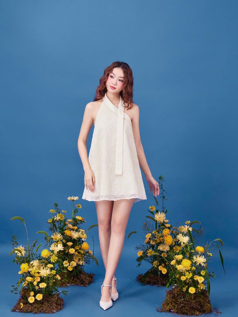 Đầm Ren Ngắn Cổ Yếm Hở Lưng Quyến Rũ (có quần bảo hộ) - JASRO DRESS - GOÛT DE JUN