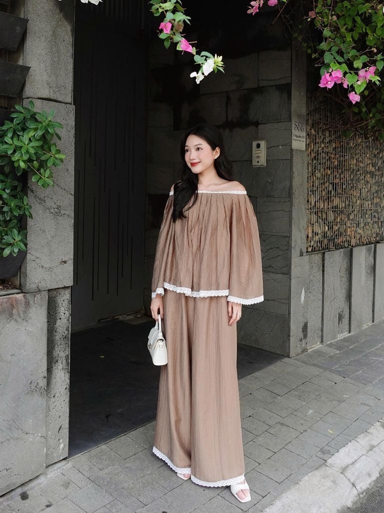 (Bán Lẻ) Set Nữ Mùa Hè BISHUL Áo Trễ Vai Phối Ren Phối Quần Ống Rộng Basic GOÛT DE JUN