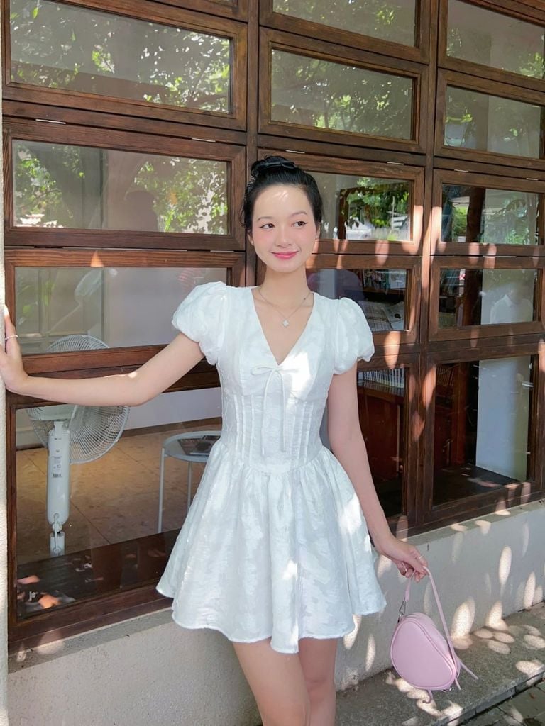 Đầm Nữ Tay Phồng Chiết Eo Tôn Dáng Form Xòe Hoa 3D Dễ Thương - MISI DRESS - GOÛT DE JUN