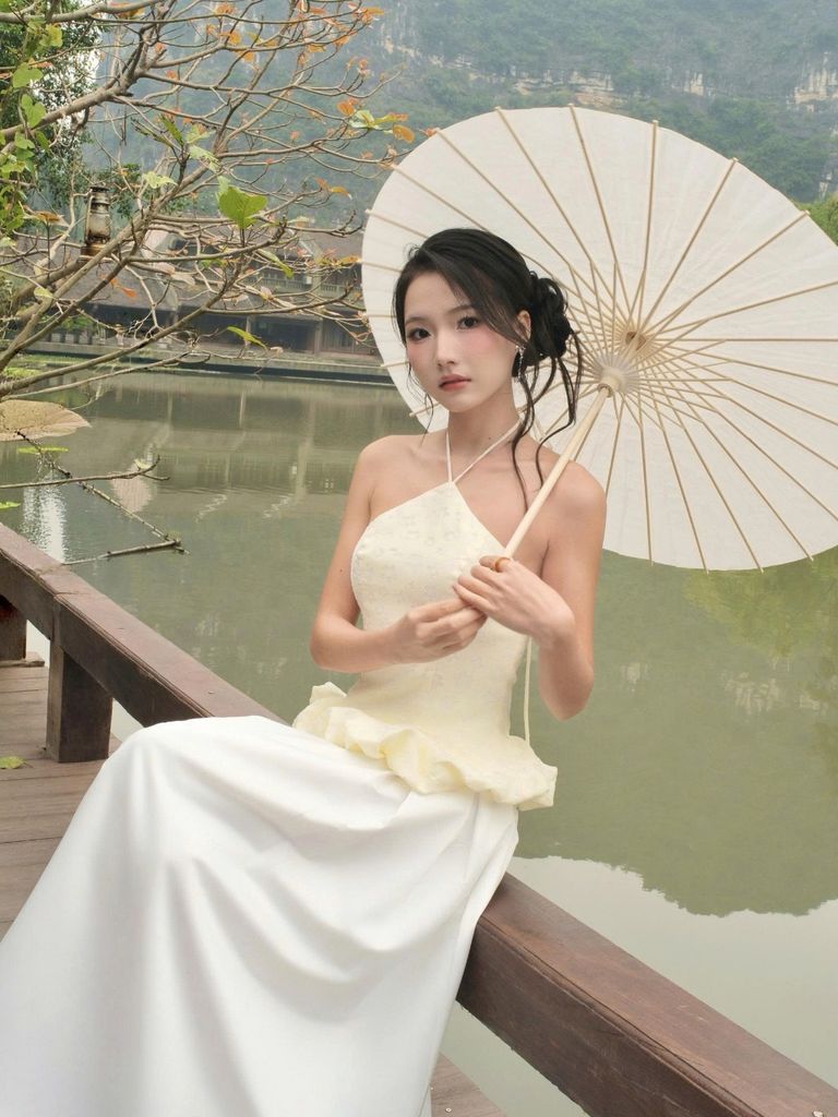 Áo Nữ MINH DẠ Gấm Hoa Cổ Yếm Hở Lưng Tôn Dáng GOUT DE JUN