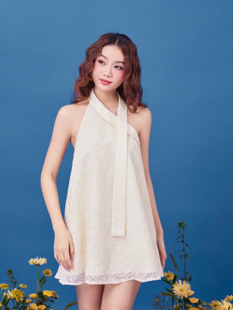 Đầm Ren Ngắn Cổ Yếm Hở Lưng Quyến Rũ (có quần bảo hộ) - JASRO DRESS - GOÛT DE JUN