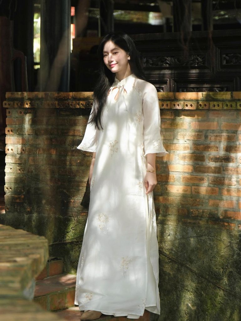 (Bán Lẻ) Set Áo Dài Nữ CÁT TƯỜNG Dáng Suông Vải Voan Thêu Hoa Cổ Cao Tay Lỡ Và Quần Lụa Dài Ống Rộng GOÛT DE JUN