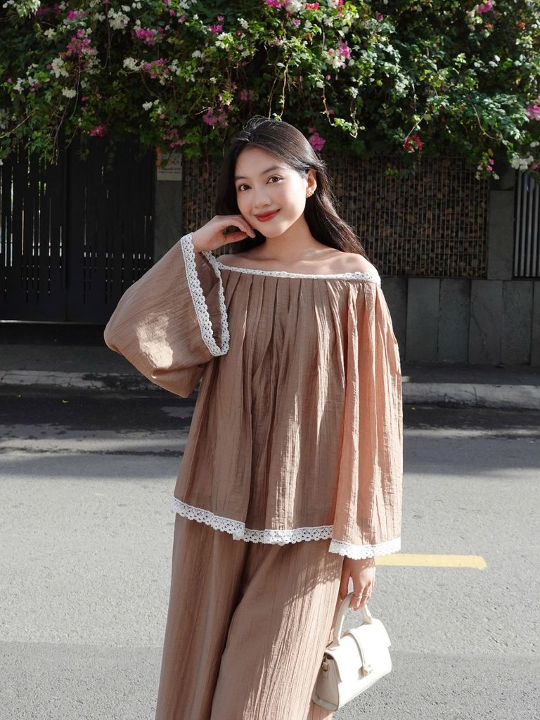 (Bán Lẻ) Set Nữ Mùa Hè BISHUL Áo Trễ Vai Phối Ren Phối Quần Ống Rộng Basic GOÛT DE JUN