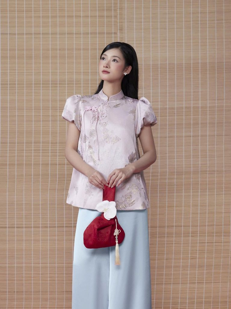 Áo Nữ SƯƠNG HOA Cổ Tàu Truyền Thống Tay Ngắn Bồng Đính Nơ Vải Gấm GOUT DE JUN