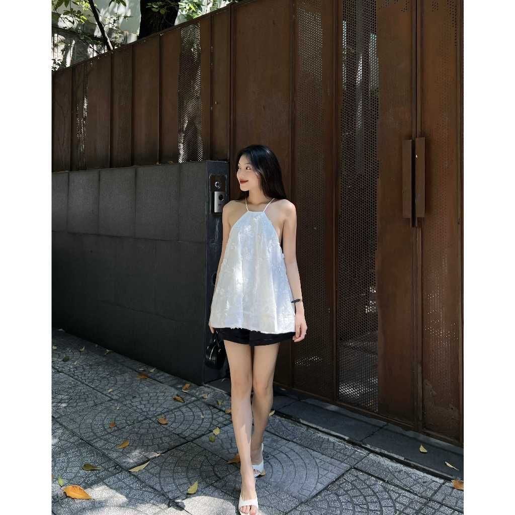 Áo Nữ Cổ Yếm Freesize Họa Tiết Hoa Nổi 3D Nữ Tính - EVY TOP -  GOÛT DE JUN