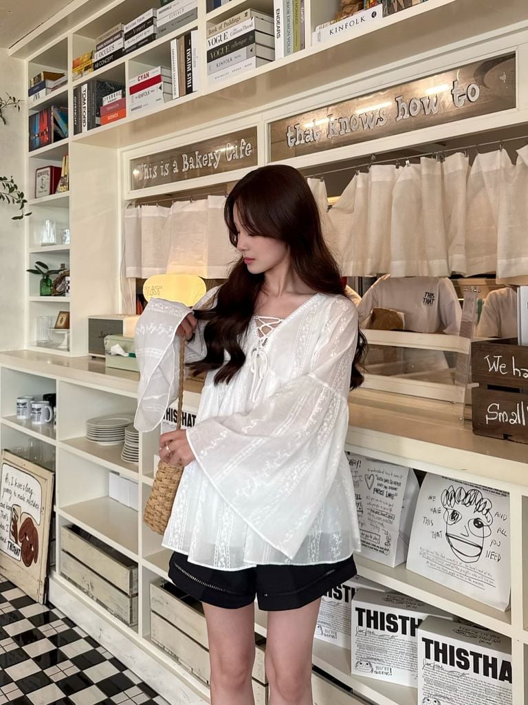 Áo Kiểu Nữ Doja Tay Xòe Cổ Chữ V GOÛT DE JUN