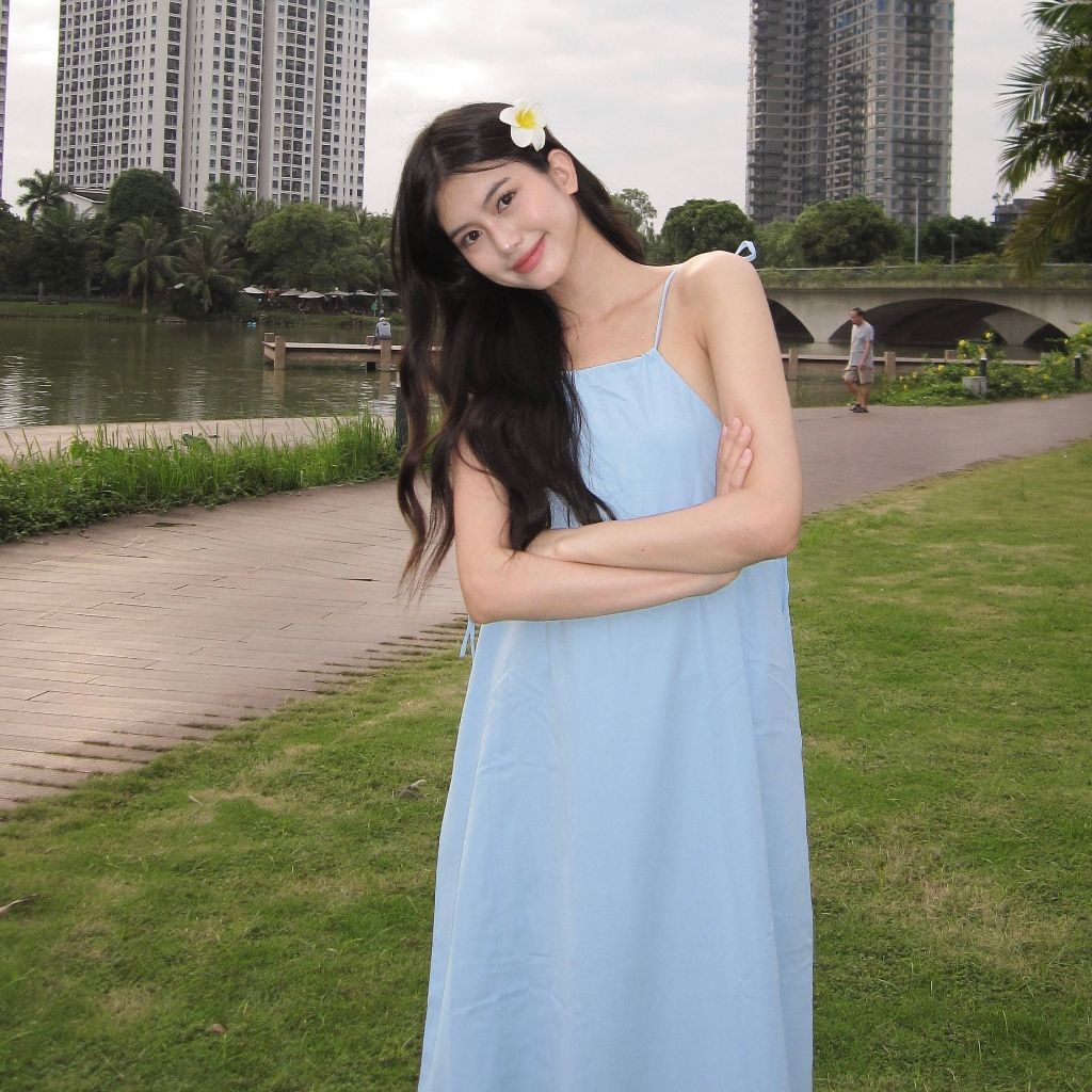 Đầm Maxi Hai Dây Thiết Kế Dáng Dài Cổ Yếm Hở Lưng Dây Rút - MADDY DRESS - GOÛT DE JUN