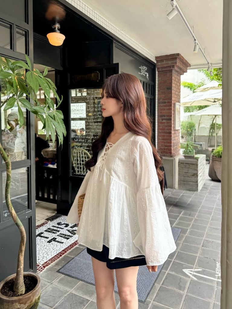 Áo Kiểu Nữ Doja Tay Xòe Cổ Chữ V GOÛT DE JUN