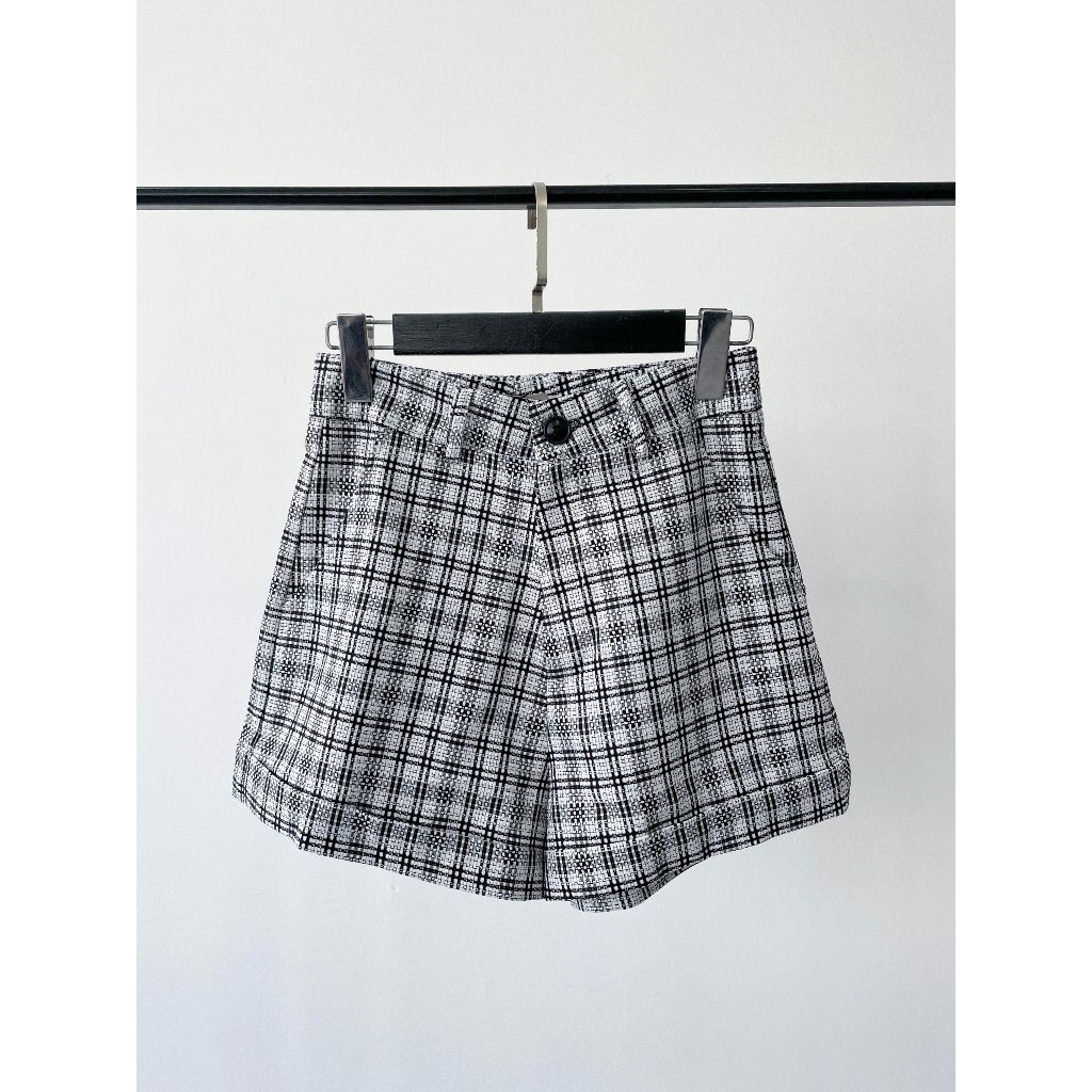 Quần lửng ống rộng kẻ cạp khoá lưng cao, Quần kẻ nữ hack dáng cá tính hottrend | Sarah Shorts | Secodee