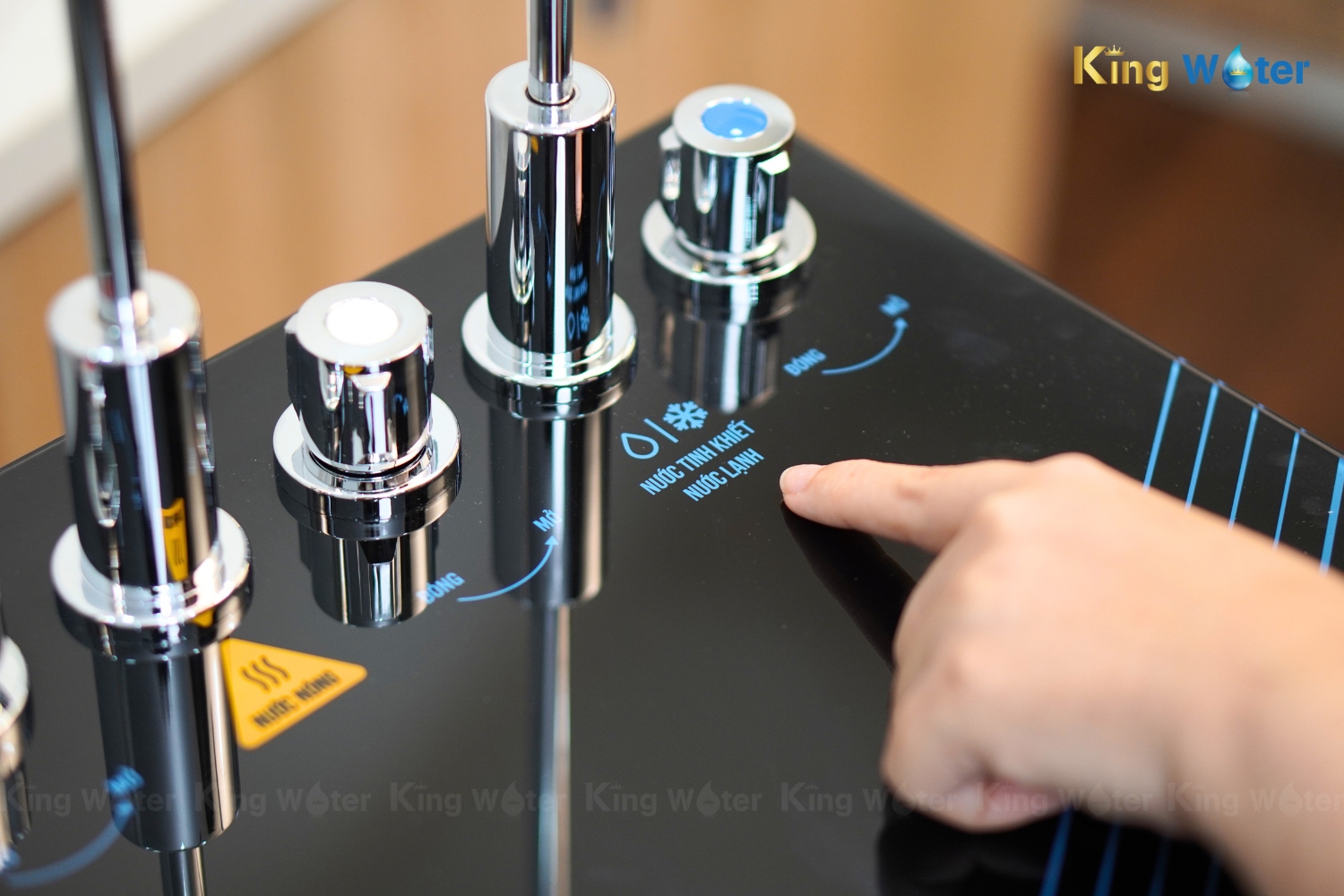 Máy Lọc Nước Nóng Lạnh Karofi KAD-L68 | Tủ Đứng 11 Lõi