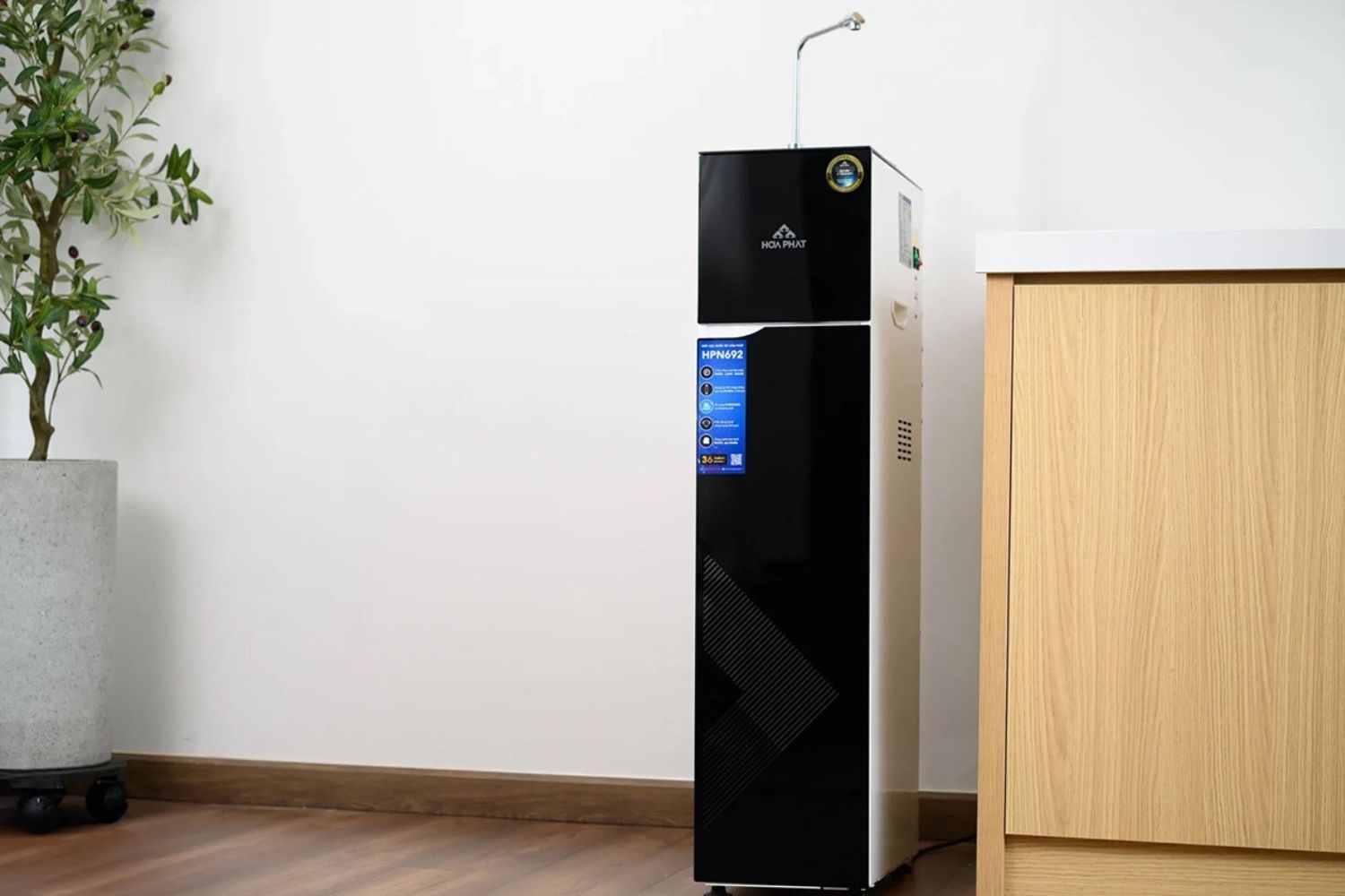 Máy Lọc Nước RO Nóng Lạnh Nguội Hydrogen Hòa Phát HPN692 | Cây Đứng 10 Lõi