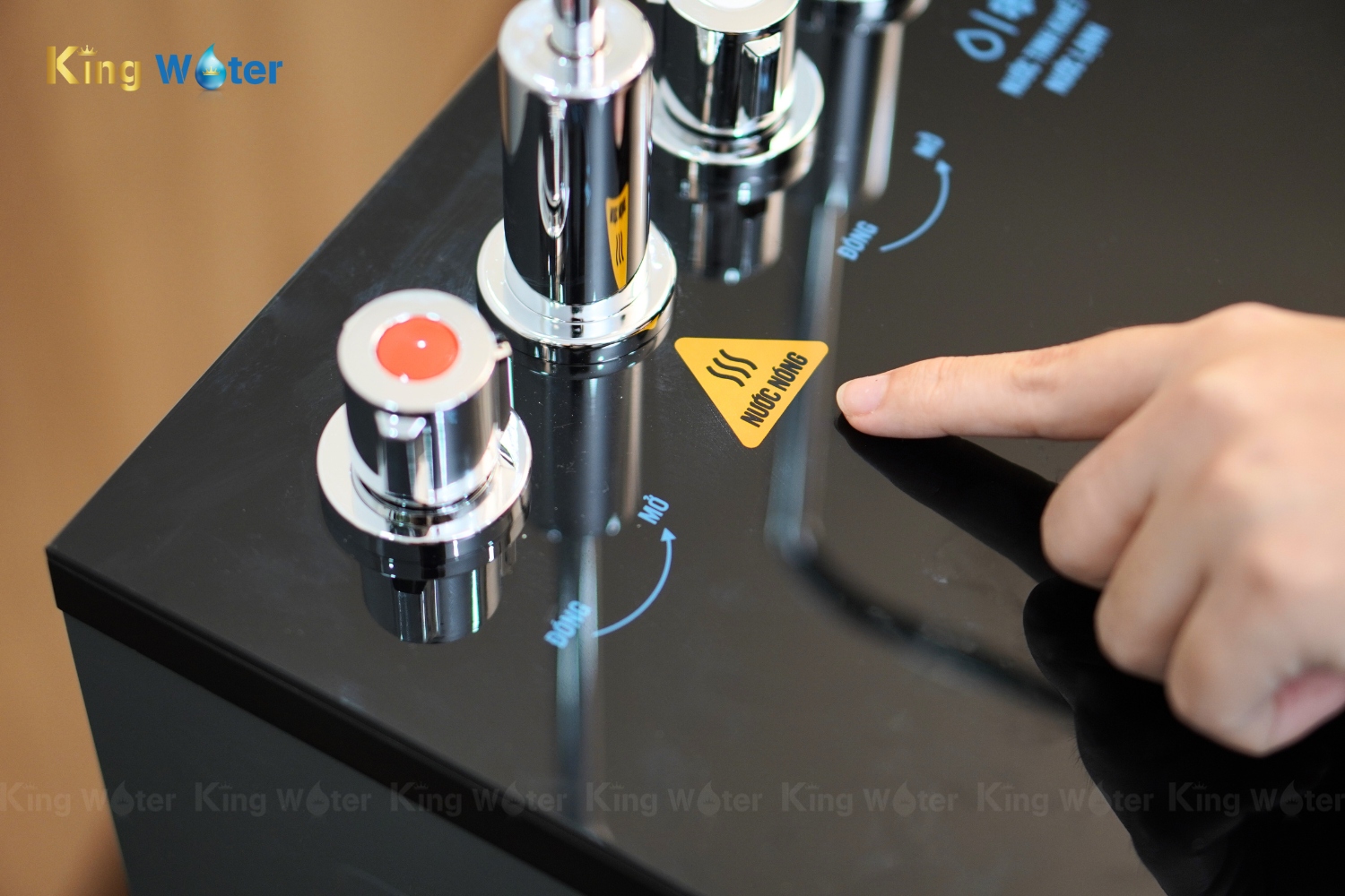 Máy Lọc Nước Nóng Lạnh Karofi KAD-L68 | Tủ Đứng 11 Lõi