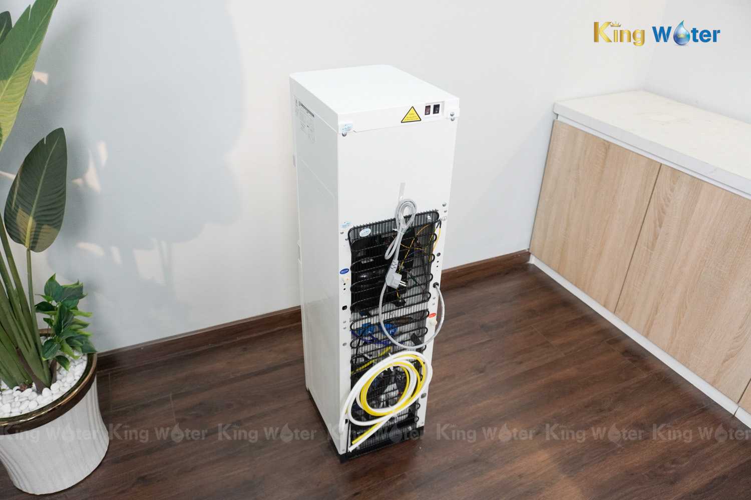 Máy Lọc Nước R.O Nóng Lạnh Karofi HCV208RO | Cây Đứng 6 Lõi